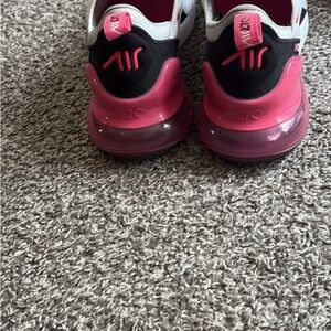 Nike women’s Air Max 270 Pink and Black Shoes